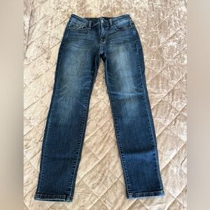 Judy Blue Dark Wash MIDRISE Slimfit Jeans. JB82428DK. 9/29

Great condition